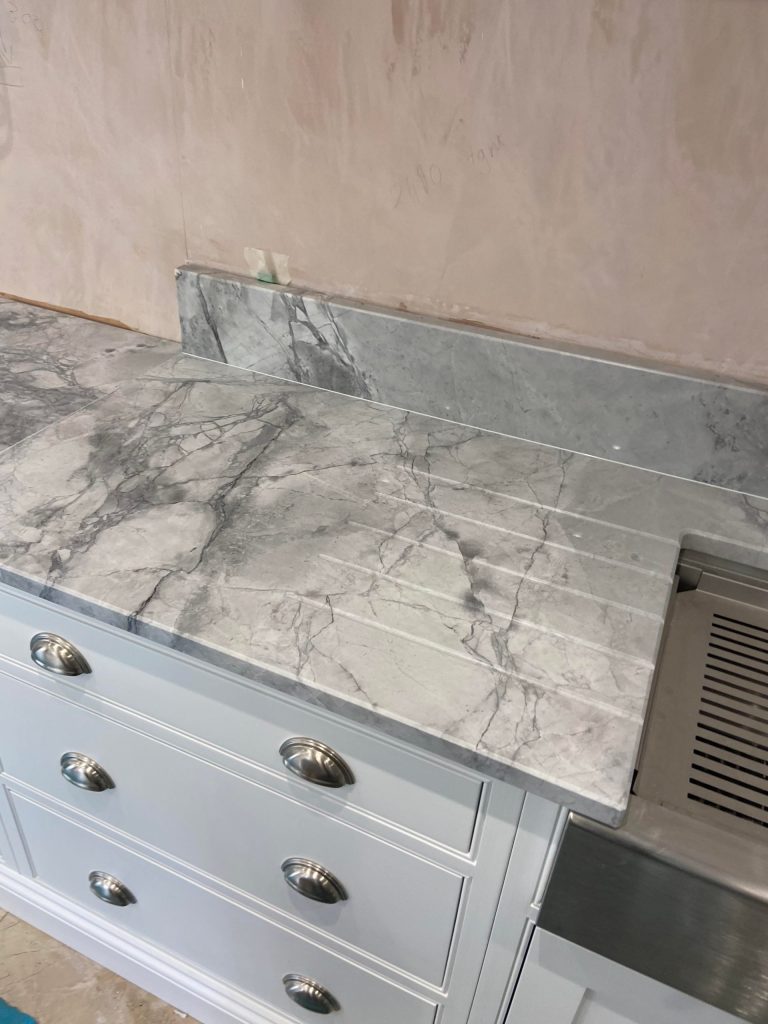 quartzite worktops with custom fabrication