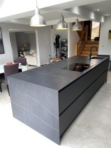 black marble-effect kitchen island