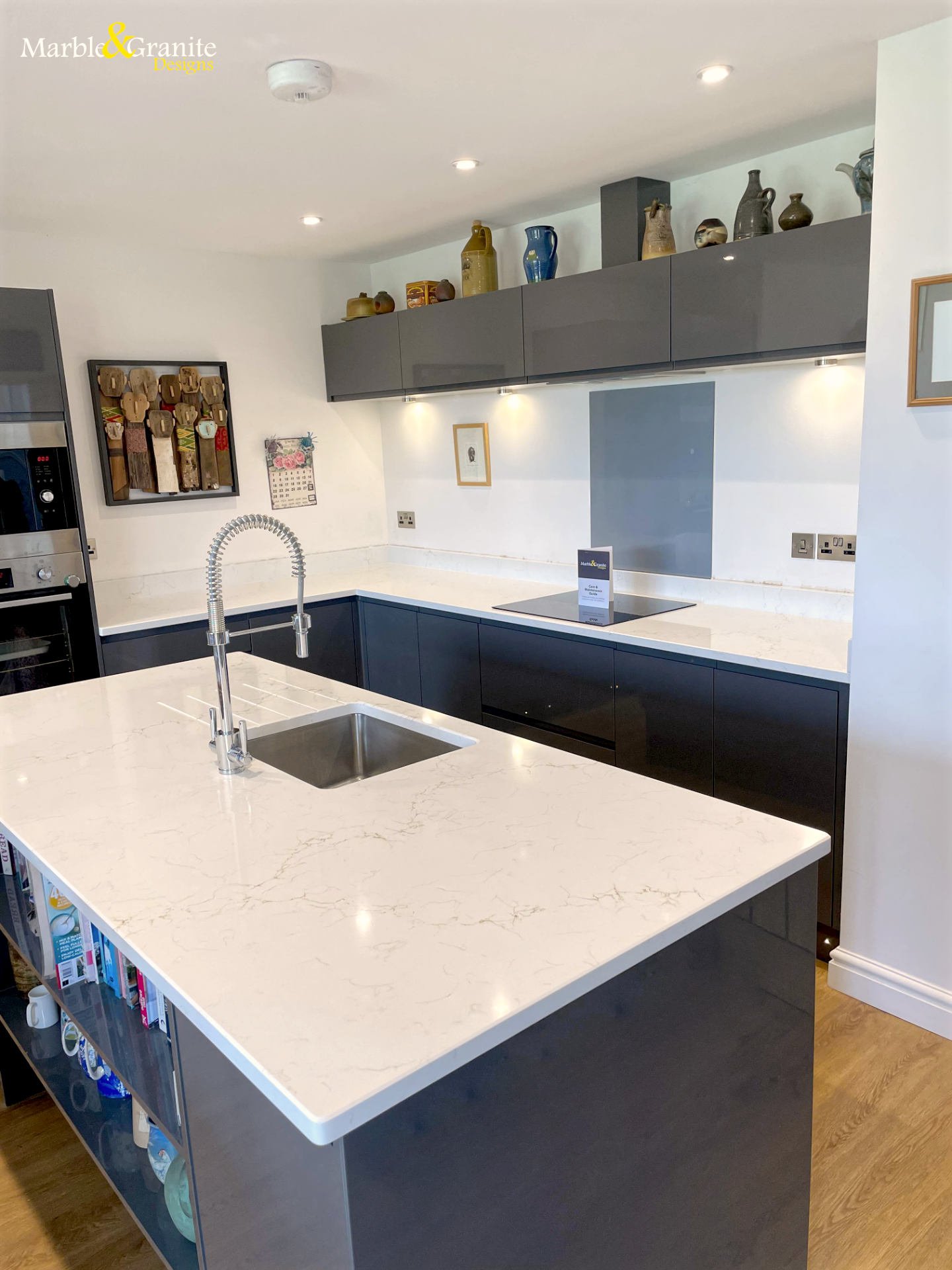 Misterio Gold Unistone 2 - low angle shot