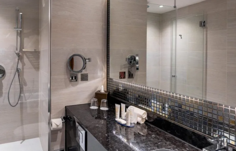 Bathroom Worktops in Antique Brown Granite for Crowne Plaza Hotel